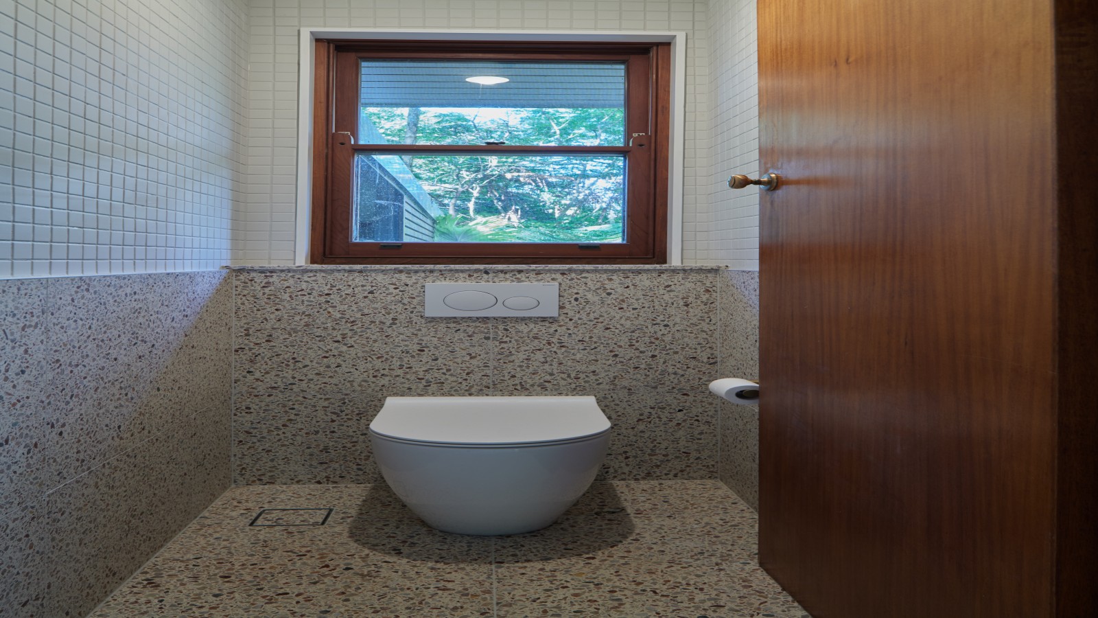 Wahroonga Bathroom (© Adam Powell)
