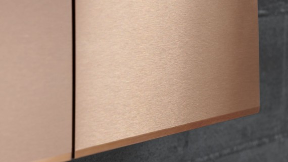 Stainless steel Sigma70 in red gold (© Geberit)